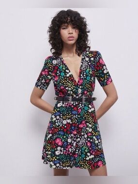 THE KOOPLES Floral Printed
Dress With Buttons.size 3.